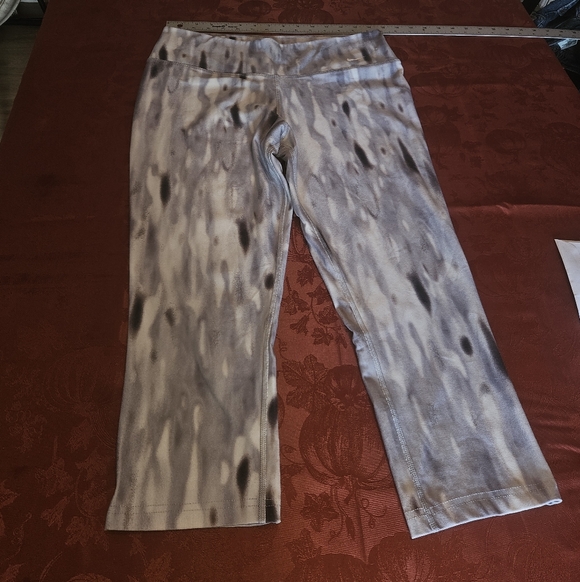 Nike Pants - Nike Dri Fit Capri's Large